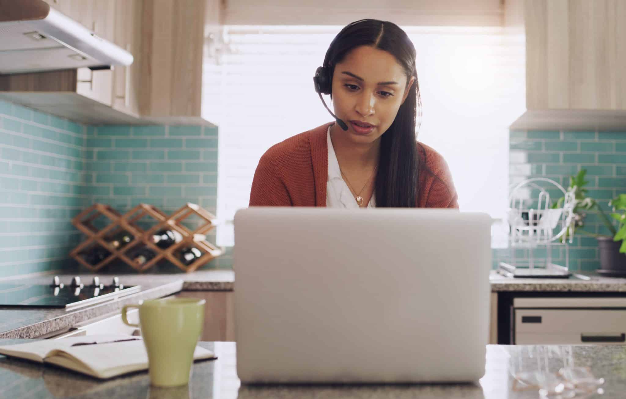 Ecran télétravail : l’équipement parfait pour une productivité accrue à distance